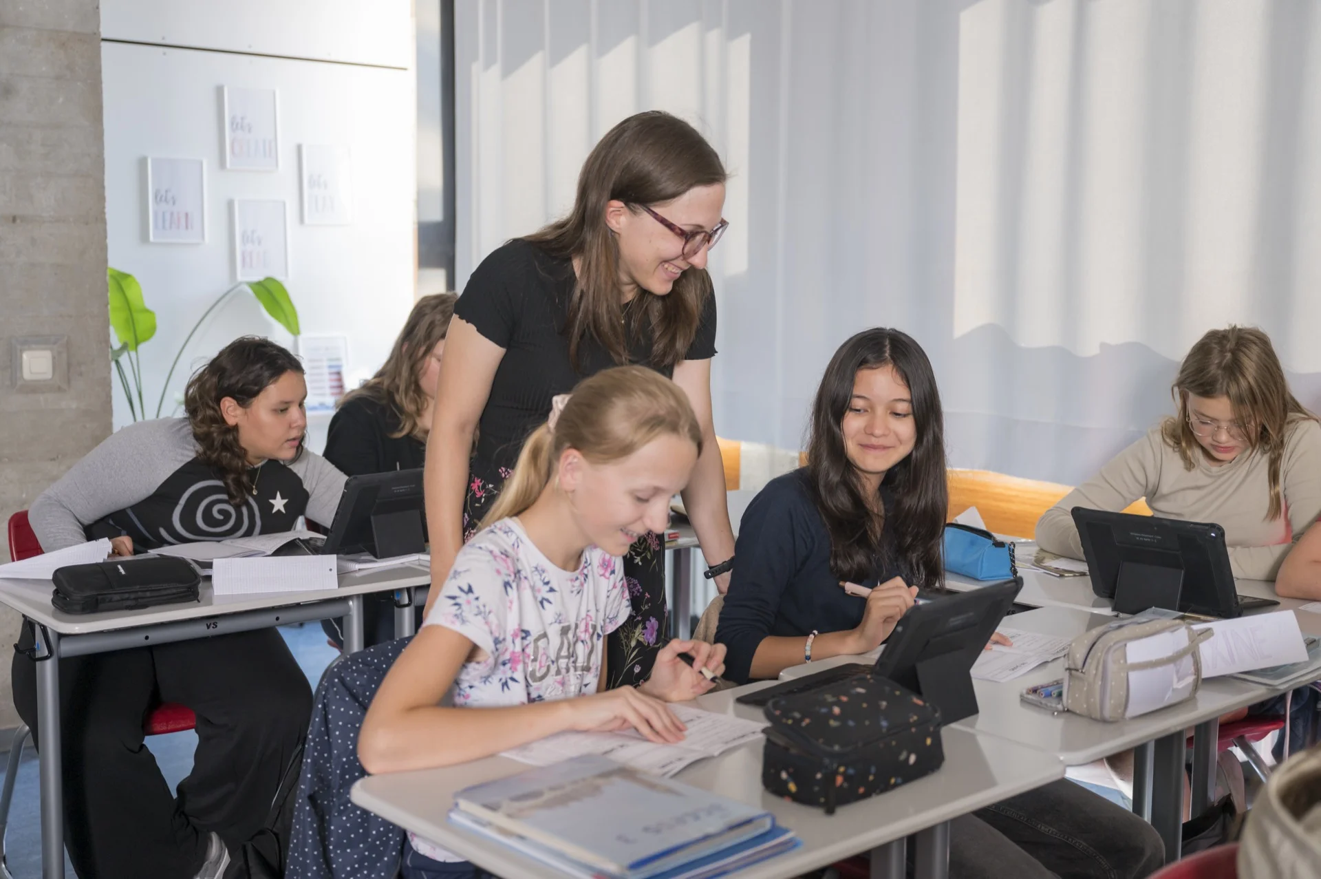 Schülerinnen und Schüler in der Lernzeit