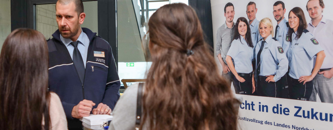 Über 30 Aussteller bei der Berufsbörse 2019 - Gymnasium ...